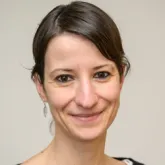 Andrea Engelke arbeitet als Sachbearbeiterin am ifp. 