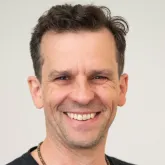 Tobias Schierle ist am ifp für Seminar- und Studiotechnik zuständig. 