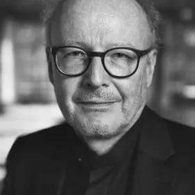 Prof. Dr. Michael Bordt SJ leitet das Intensivseminar für Führungskräfte in den Medien