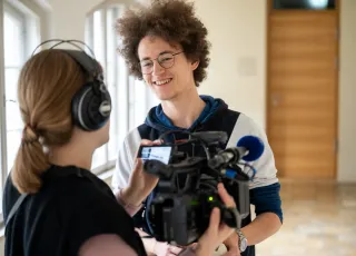 Journalist*innen bei einem Videojournalismuskurs am ifp in München. 